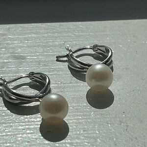 Silver white natural Pearl Hoop Earrings
